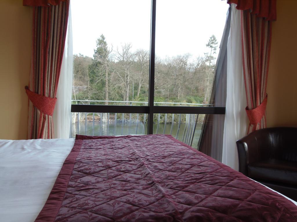 Lakeside International Hotel Camberley Room photo