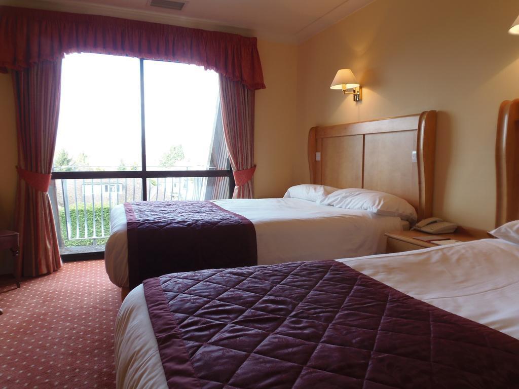 Lakeside International Hotel Camberley Room photo